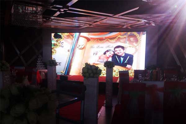 澳瀾閣酒店餐廳舞臺(tái)背景室內(nèi)P5全彩